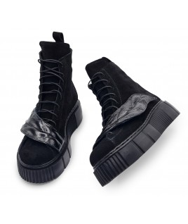 Leaf Me Boots In Black